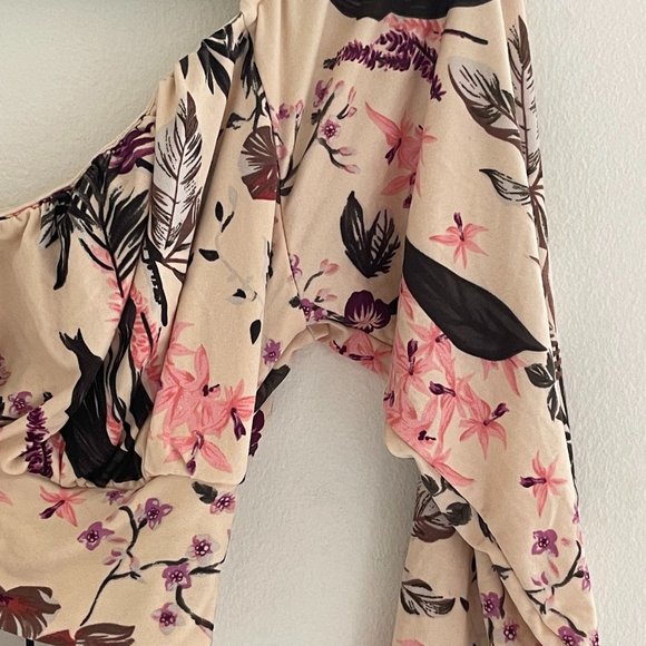 Floral Long Sleeve Crop Top with Back Knot Detail, M - Picture 3 of 3